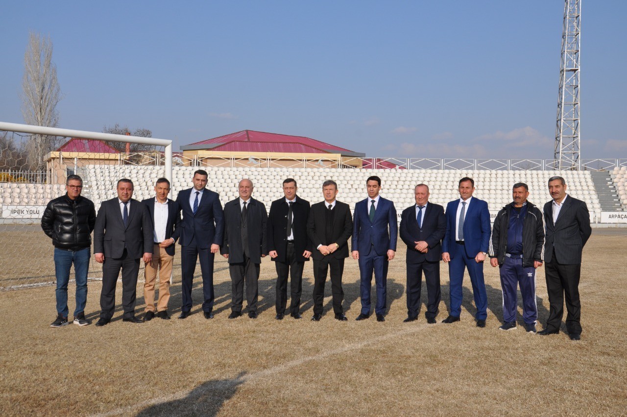 Nahçıvan Özerk Cumhuriyeti Futbol Federasyonu Başkanı Vüqar Abbasov’un resmi davetlisi olarak Nahçıvan’a giden Tanju Çolak, "Buradaki gençlerin ...