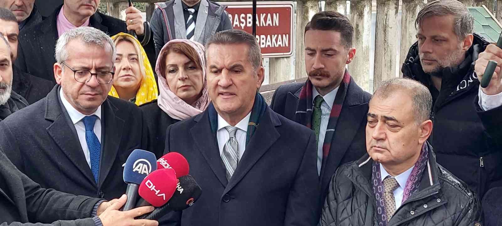 Türkiye Değişim Partisi (TDP) Genel Başkanı Mustafa Sarıgül, eski başbakanlardan merhum Necmettin Erbakan’ı ölümünün 11. yıldönümü öncesinde ...