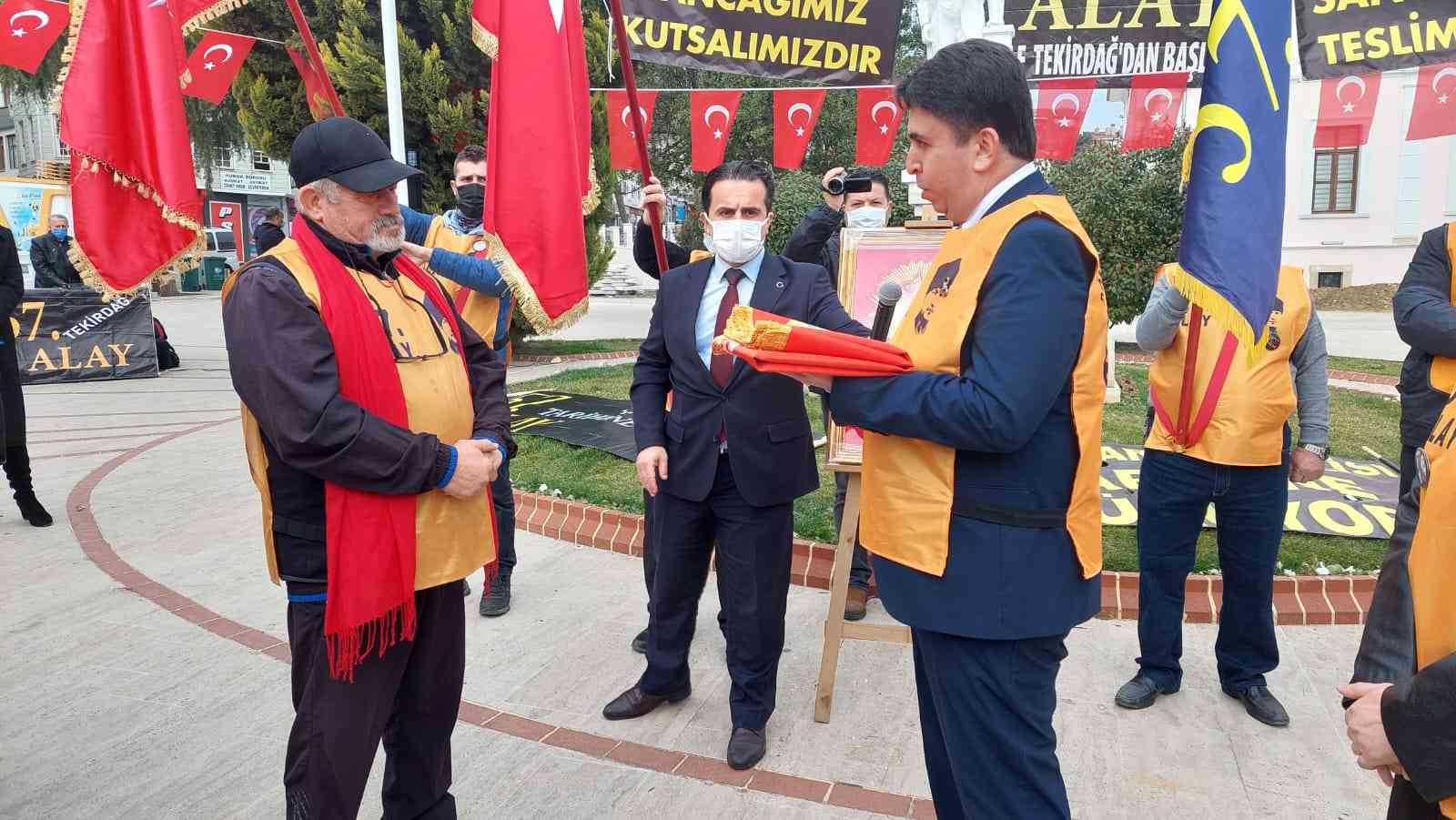 Tekirdağ’da 57. Alay Vefa Yürüyüşü etkinlikleri kapsamında “Sancak Devir Teslimi ve Çelenk Sunma Töreni” düzenlendi. 1915 yılında Çanakkale ...