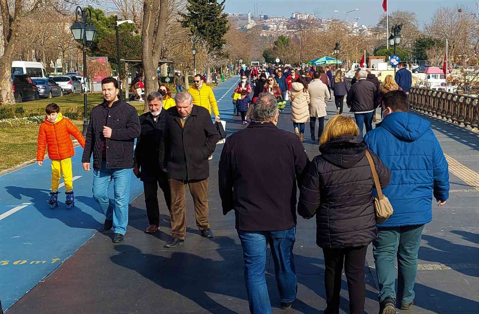 Tekirdağ’da güzel havayı fırsat bilen vatandaşlar sahillere akın etti. Sert geçen kışın son günlerinde ilk cemre havaya düşerken, Tekirdağ’da ...