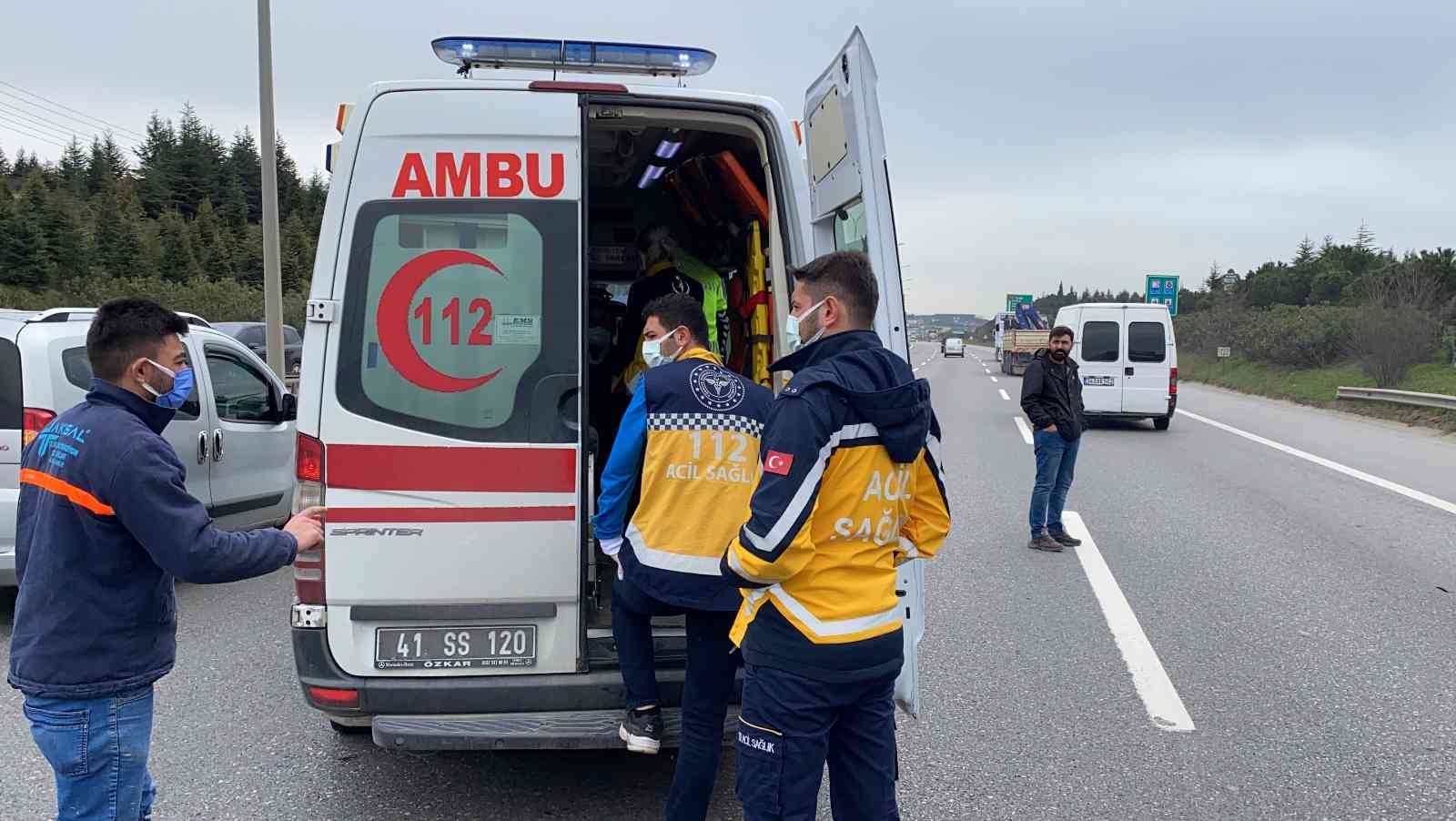 Kocaeli’nin Çayırova ilçesi TEM Otoyolu’nda 3 aracın karıştığı zincirleme kaza sonrasında 2 kişi yaralanarak hastaneye kaldırıldı. Kaza, Çayırova ...