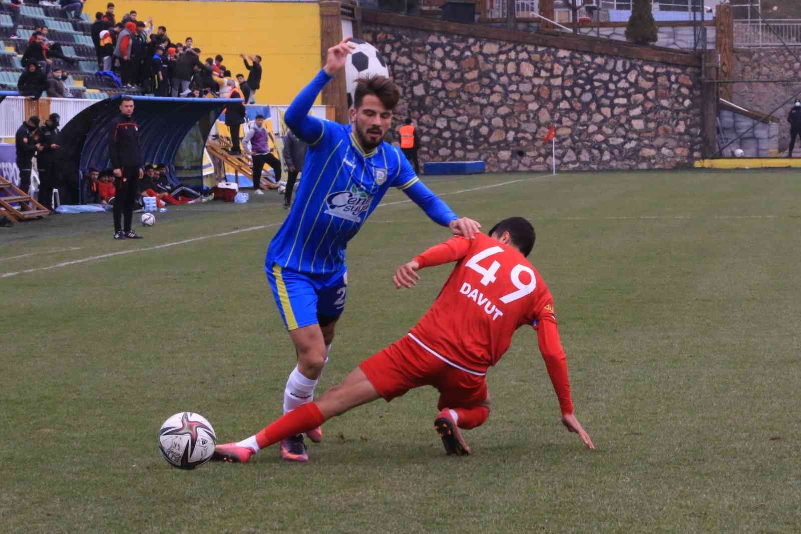 TFF 3. Lig 3. Grup 24. haftasında Belediye Derincespor sahasında karşılaştığı Kardemir Karabükspor’u 5-1 mağlup etti. Stat: Belediye Derincespor ...