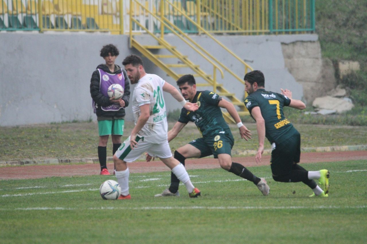 TFF 3. Lig ekiplerinden Darıca Gençlerbirliği, sahasında Çarşambaspor’u 1-0 mağlup etti. 3 puanı hanesine yazdıran sarı-yeşilliler, puan ...