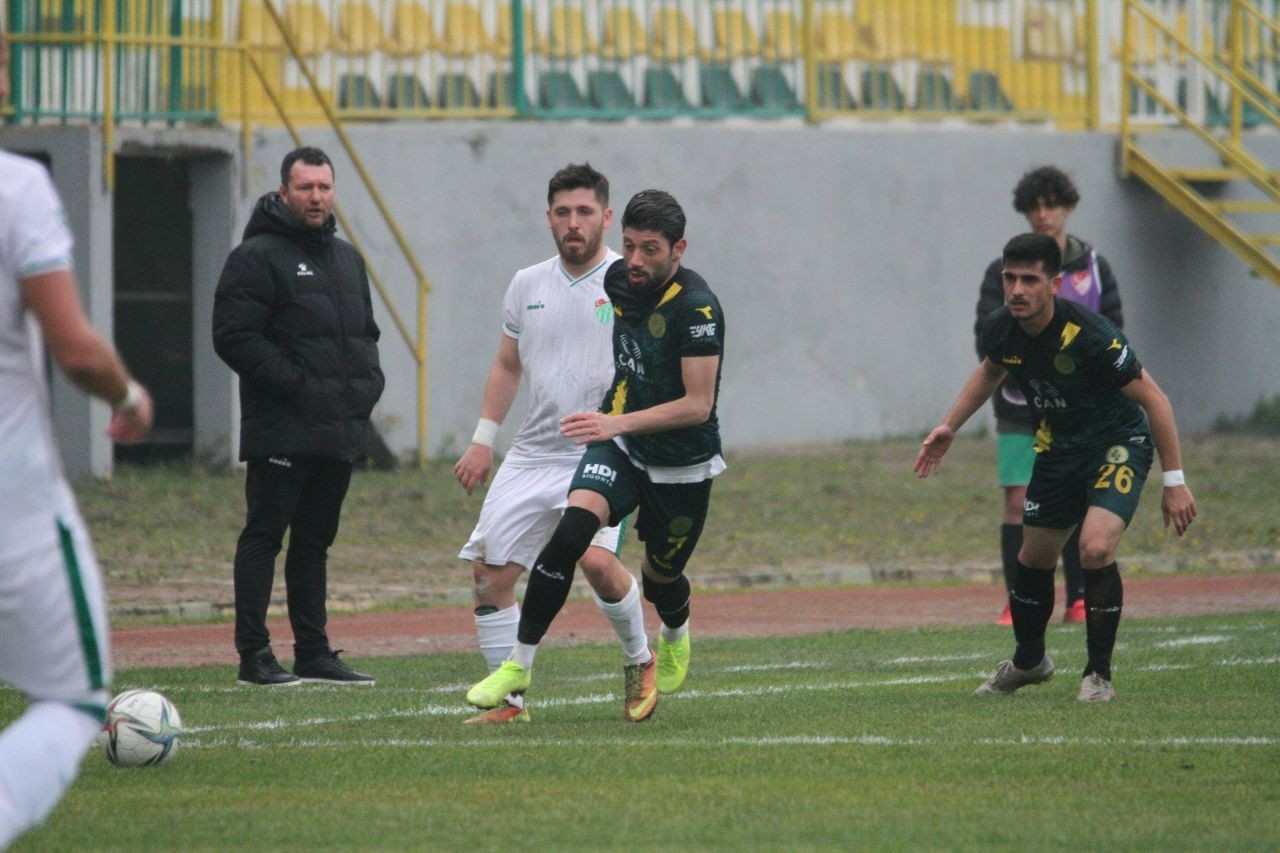 TFF 3. Lig ekiplerinden Darıca Gençlerbirliği, sahasında Çarşambaspor’u 1-0 mağlup etti. 3 puanı hanesine yazdıran sarı-yeşilliler, puan ...