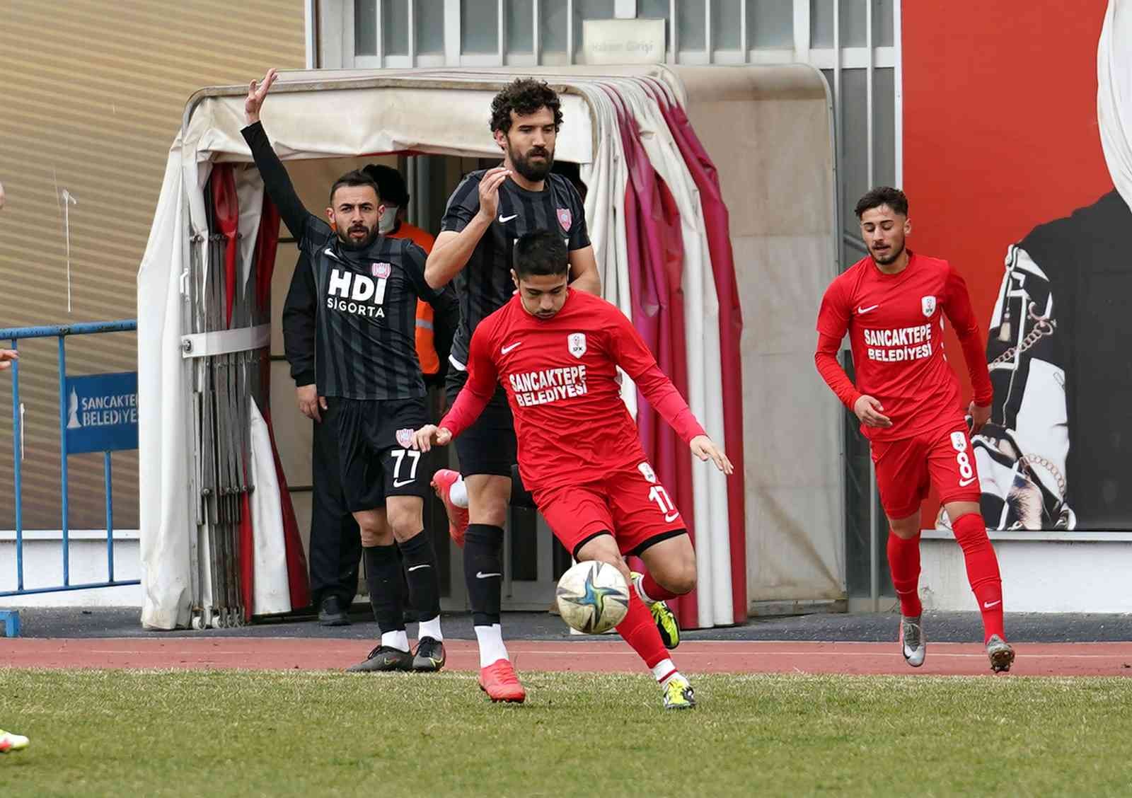 TFF 3. Lig 1. Grup 24. hafta mücadelesinde Sancaktepe Futbol Kulübü, sahasında karşılaştığı Nevşehir Belediyespor’a 2-1 yenildi. Stat: 15 Temmuz ...