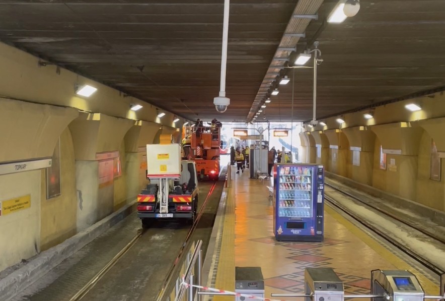 Kabataş-Bağcılar tramvay hattının Topkapı durağında, bir trafik çekicisinin seyir telini koparması sonucu seferler Çapa ve Merkezefendi durakları ...