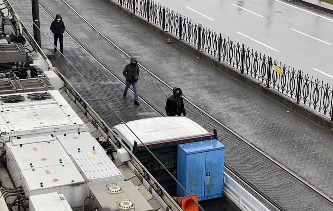 Kabataş-Bağcılar tramvay hattının Topkapı durağında, bir trafik çekicisinin seyir telini koparması sonucu seferler Çapa ve Merkezefendi durakları ...