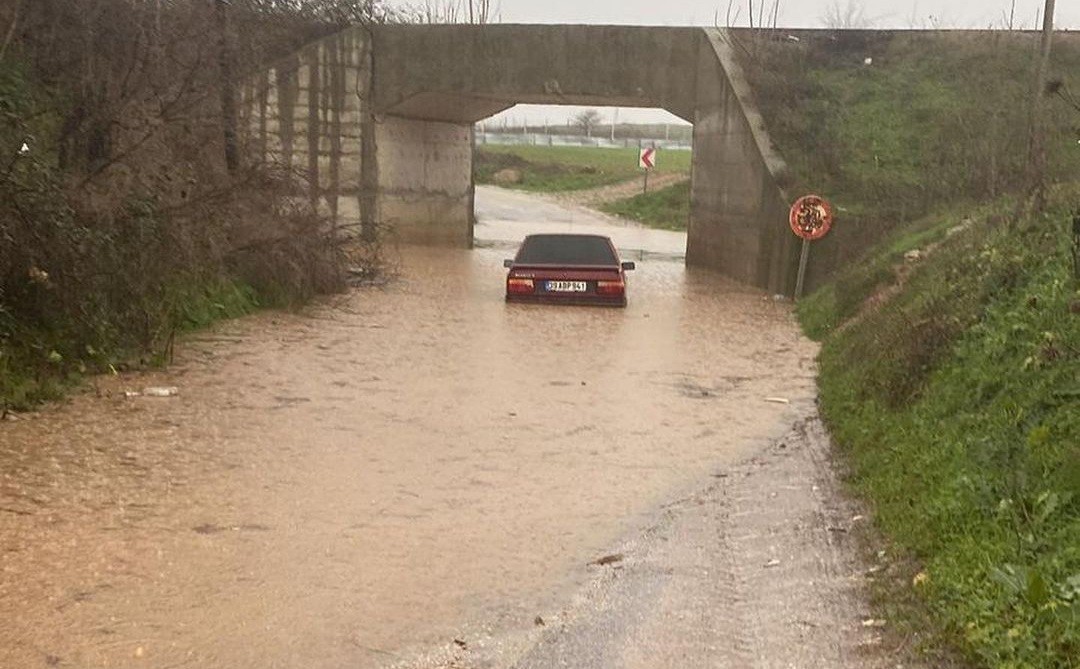 Meteoroloji Genel Müdürlüğü, Trakya Bölgesi için sağanak yağış uyarısında bulundu. Meteoroloji Genel Müdürlüğü, Trakya Bölgesi için sağanak ...