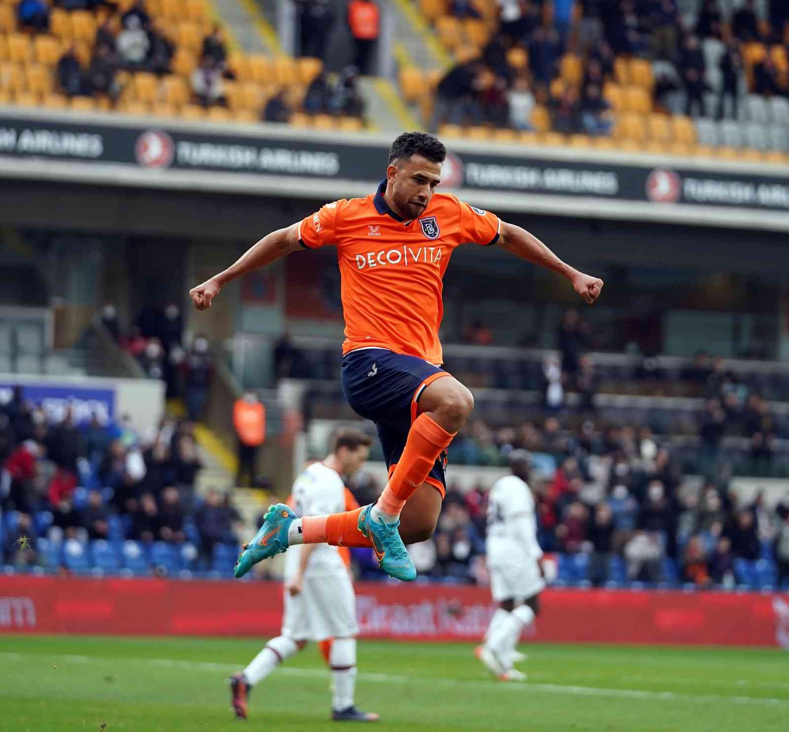 Medipol Başakşehir’in Mısırlı futbolcusu Trezeguet, turuncu-lacivertli forma altında 3. golünü Fatih Karagümrük ağlarına attı. Spor Toto Süper ...