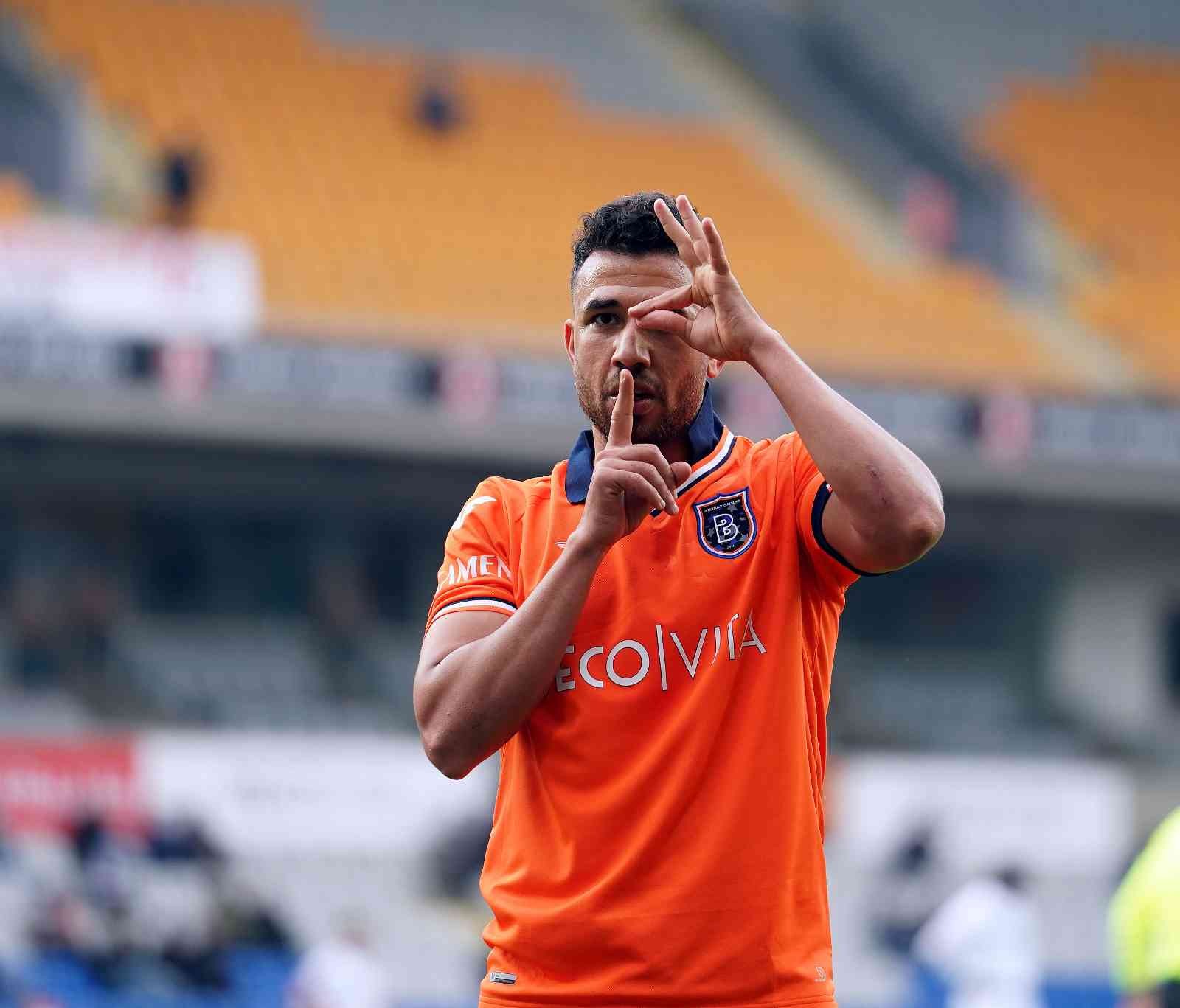 Medipol Başakşehir’in Mısırlı futbolcusu Trezeguet, turuncu-lacivertli forma altında 3. golünü Fatih Karagümrük ağlarına attı. Spor Toto Süper ...