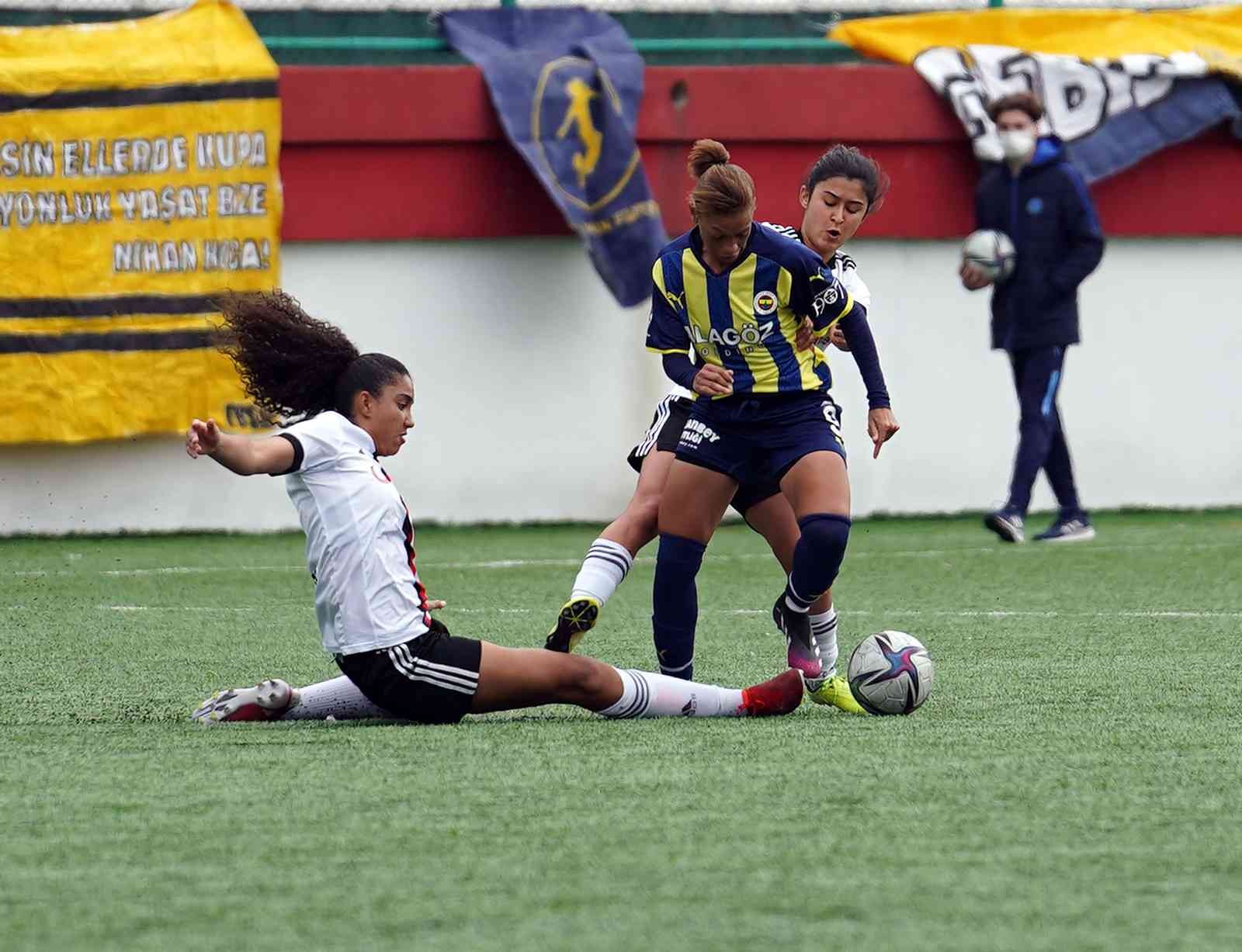 Turkcell Kadın Futbol Süper Ligi 12. hafta mücadelesinde Fenerbahçe, Beşiktaş’ı konuk etti. Sarı-lacivertli ekip 2-1 kazanırken, siyah-beyazlılar ...