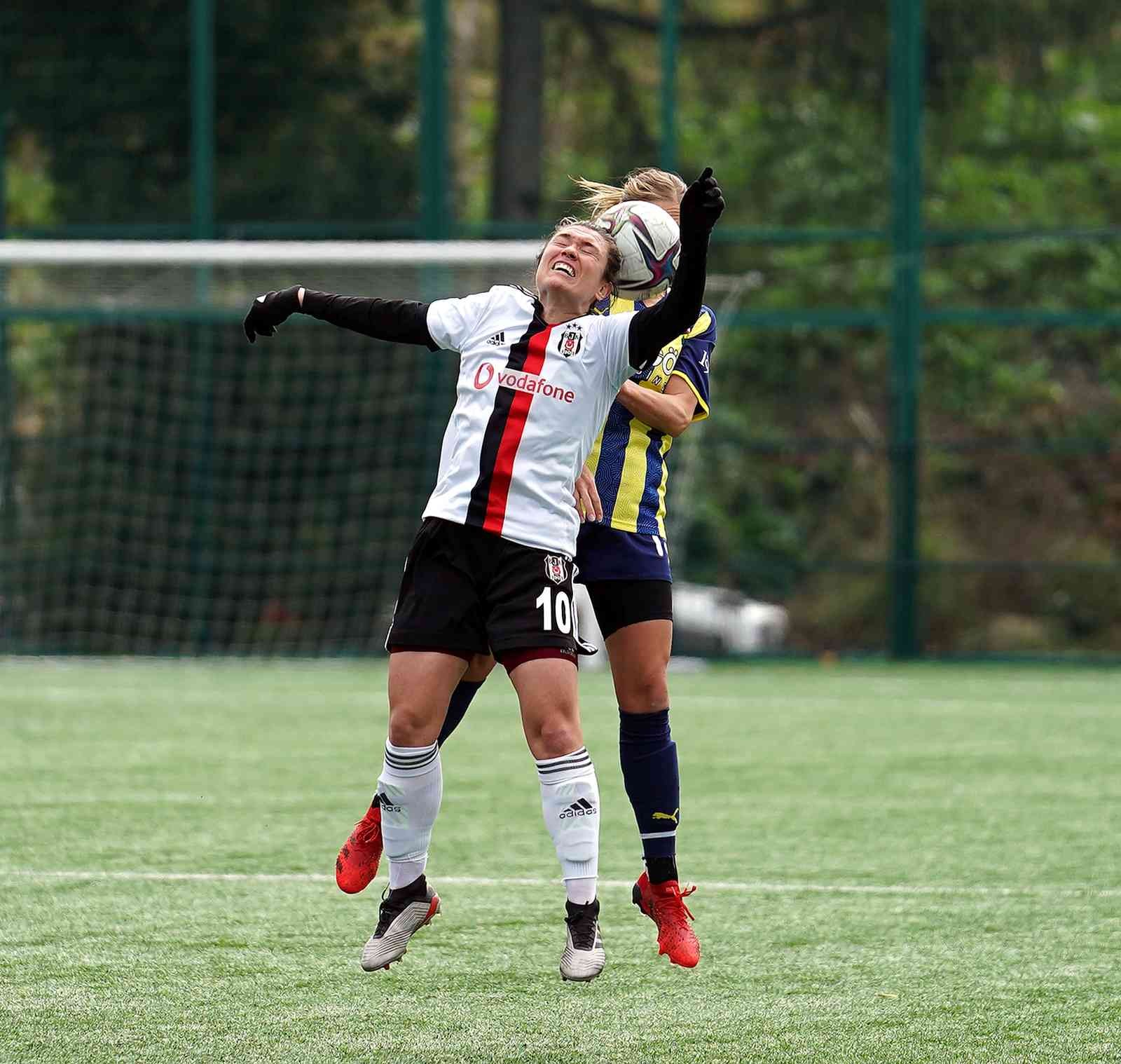 Turkcell Kadın Futbol Süper Ligi 12. hafta mücadelesinde Fenerbahçe, Beşiktaş’ı konuk etti. Sarı-lacivertli ekip 2-1 kazanırken, siyah-beyazlılar ...