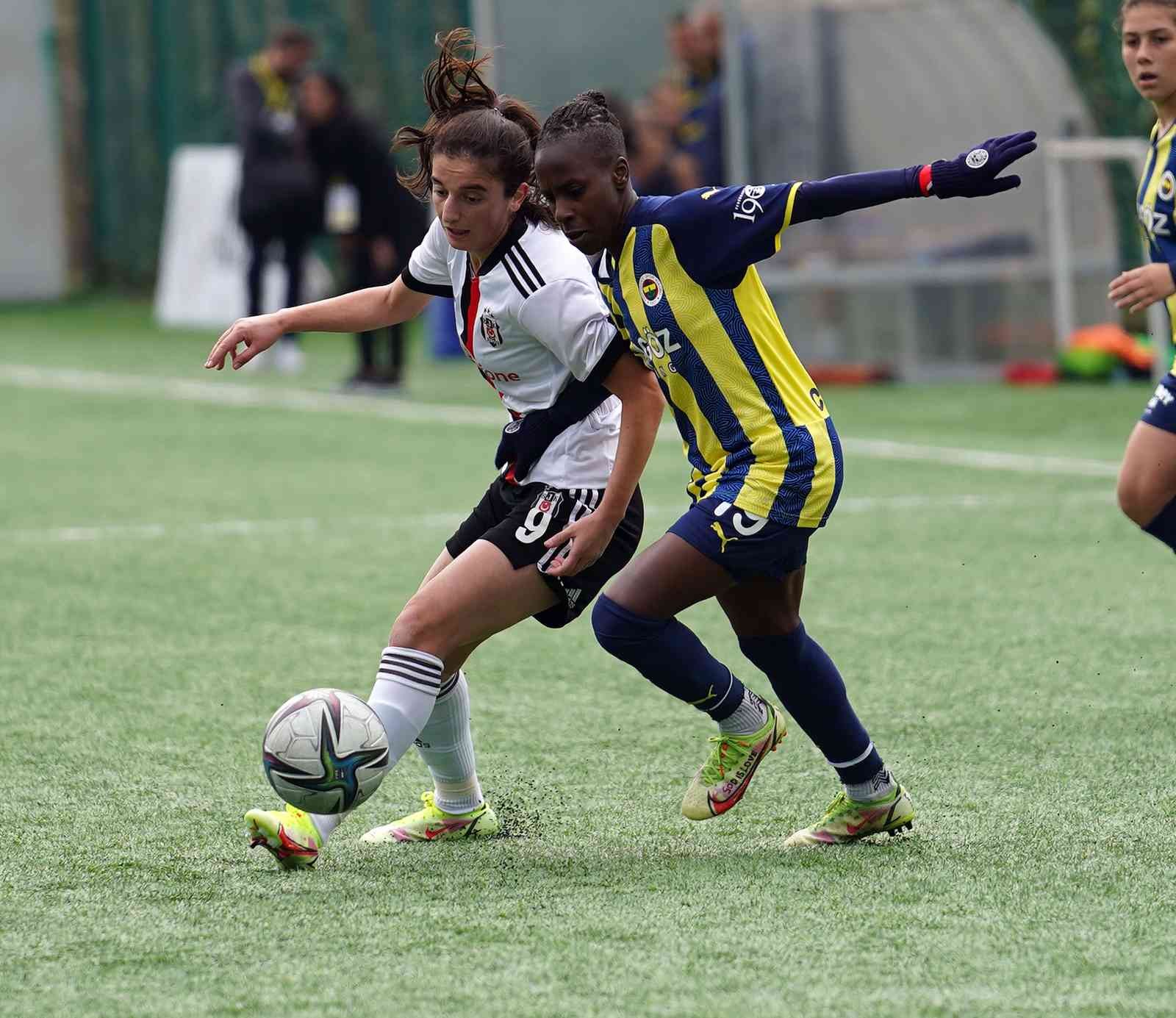 Turkcell Kadın Futbol Süper Ligi 12. hafta mücadelesinde Fenerbahçe, Beşiktaş’ı konuk etti. Sarı-lacivertli ekip 2-1 kazanırken, siyah-beyazlılar ...