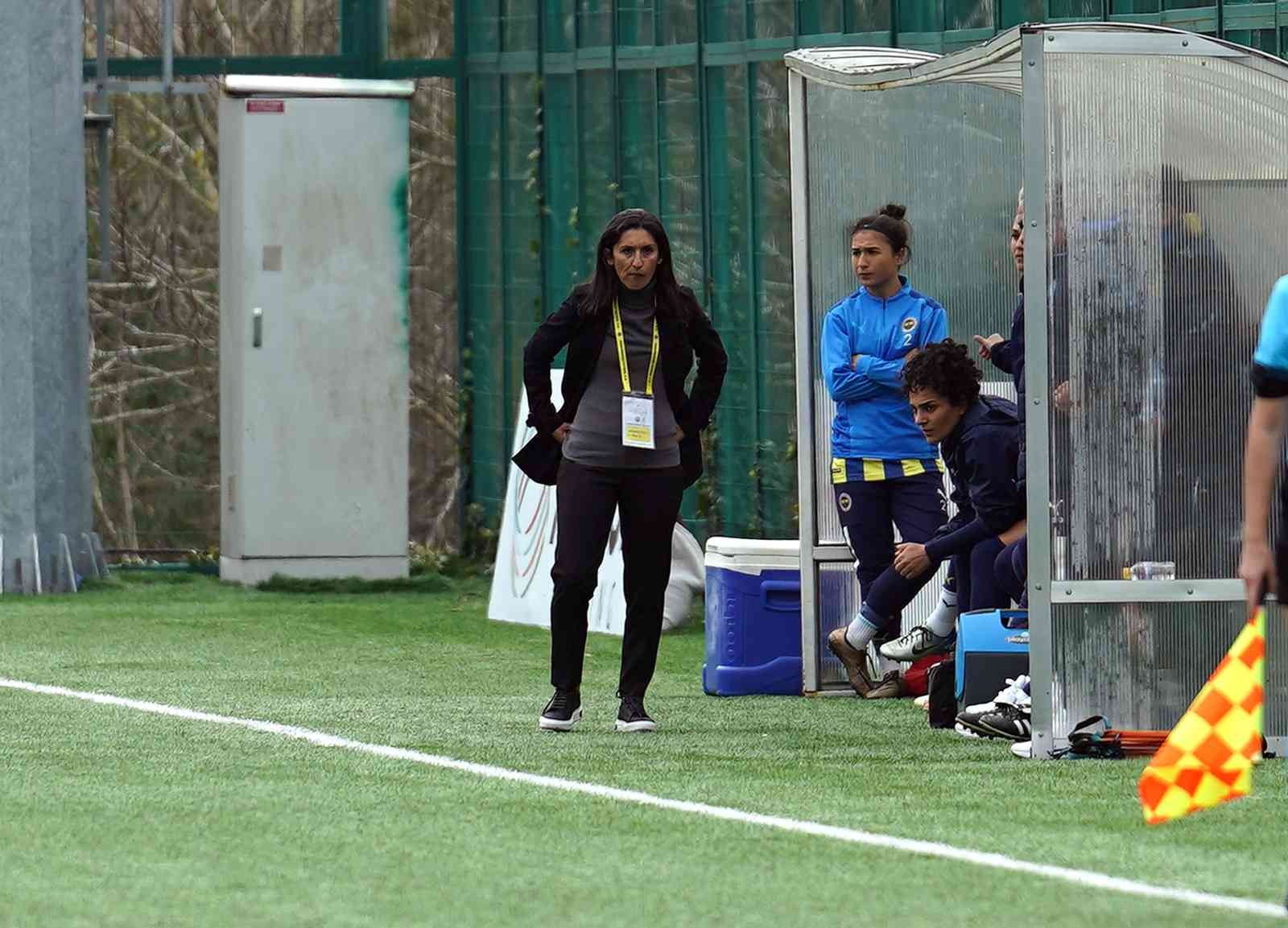 Turkcell Kadın Futbol Süper Ligi 12. hafta mücadelesinde Fenerbahçe, Beşiktaş’ı konuk etti. Sarı-lacivertli ekip 2-1 kazanırken, siyah-beyazlılar ...