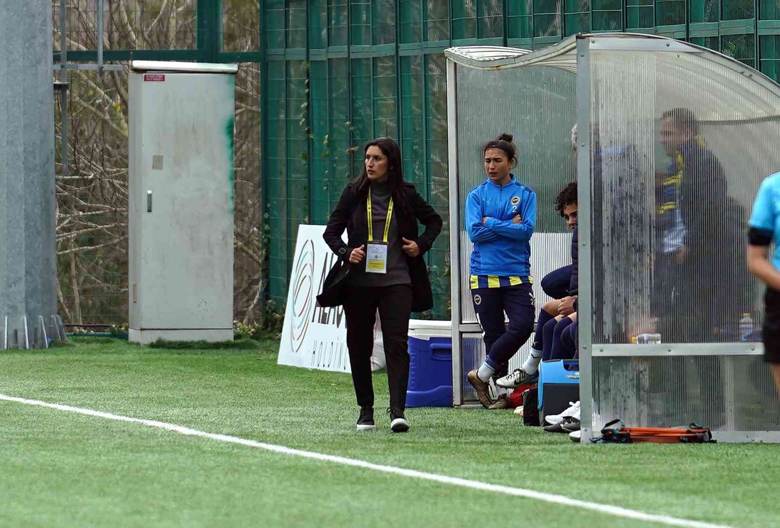 Turkcell Kadın Futbol Süper Ligi 12. hafta mücadelesinde Fenerbahçe, Beşiktaş’ı konuk etti. Sarı-lacivertli ekip 2-1 kazanırken, siyah-beyazlılar ...