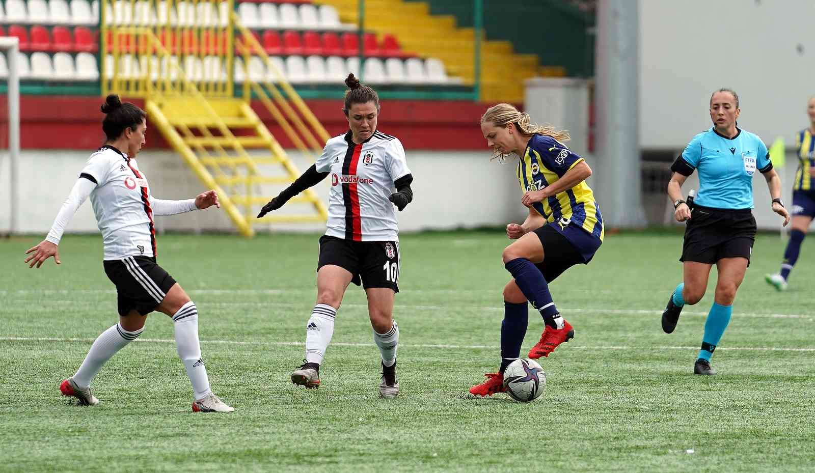 Turkcell Kadın Futbol Süper Ligi 12. hafta mücadelesinde Fenerbahçe, Beşiktaş’ı konuk etti. Sarı-lacivertli ekip 2-1 kazanırken, siyah-beyazlılar ...