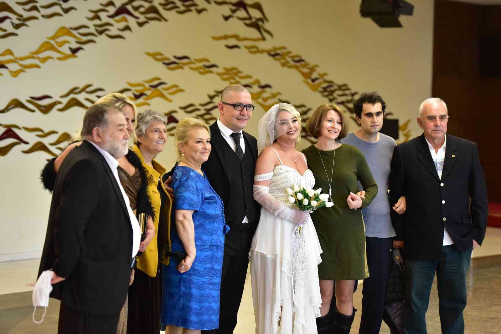 Tuzla’da 22.02.2022 tarihinde evlenmek isteyen çiftler Tuzla Belediyesi Nikah Sarayı ve Kültür Merkezi’ne geldiler. 22.02.2022 tarihini özel ...