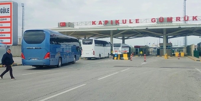 Rusya’nın Ukrayna’ya askeri saldırısı sonucu Ukrayna’da bulunan Türk vatandaşlarının tahliyesi için onlarca otobüs Kapıkule Sınır Kapısı’ndan ...