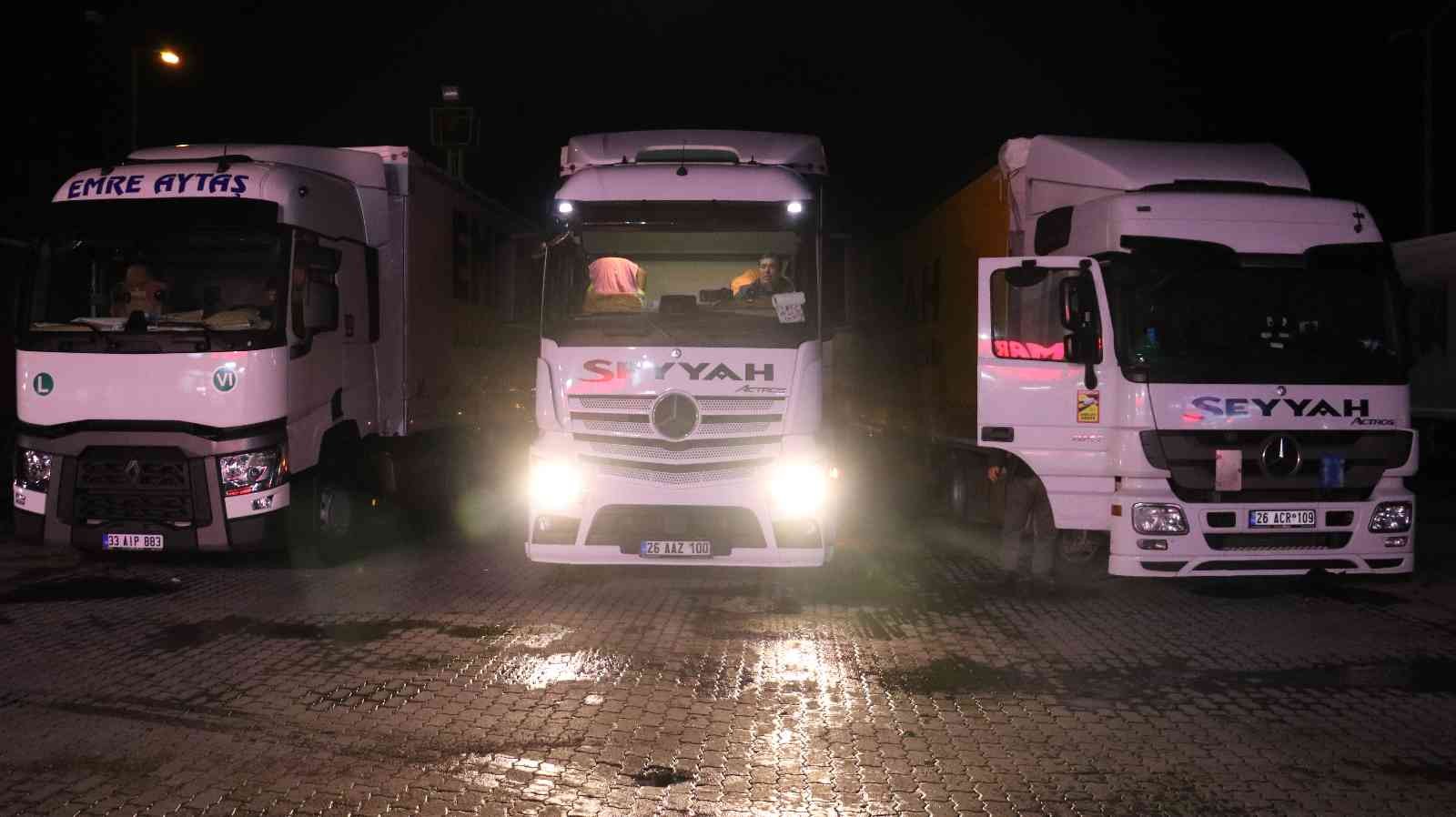 Rusya’nın Ukrayna’ya yönelik askeri müdahalesi sebebiyle Ukrayna’nın birçok sınır kapısında işlem yapılmadığını belirten tır şoförleri, Kapıkule ...