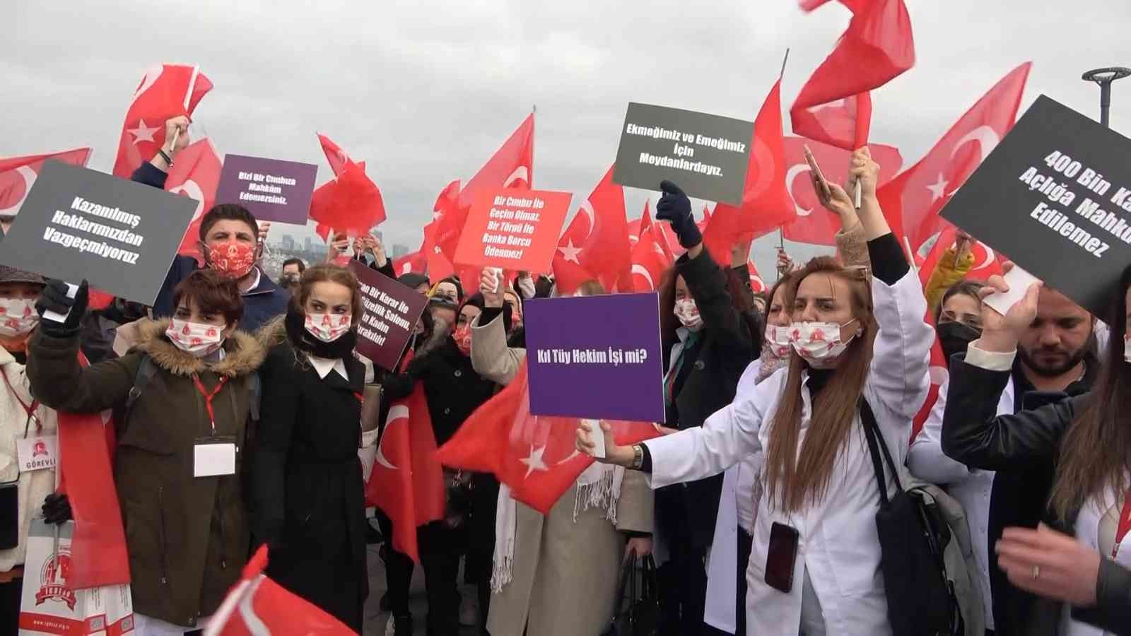 Danıştay tarafından verilen karar sonrası güzellik salonlarında fotoepilasyon cihazlarının kullanımının yasaklanmasına karşı Türkiye’nin dört bir ...