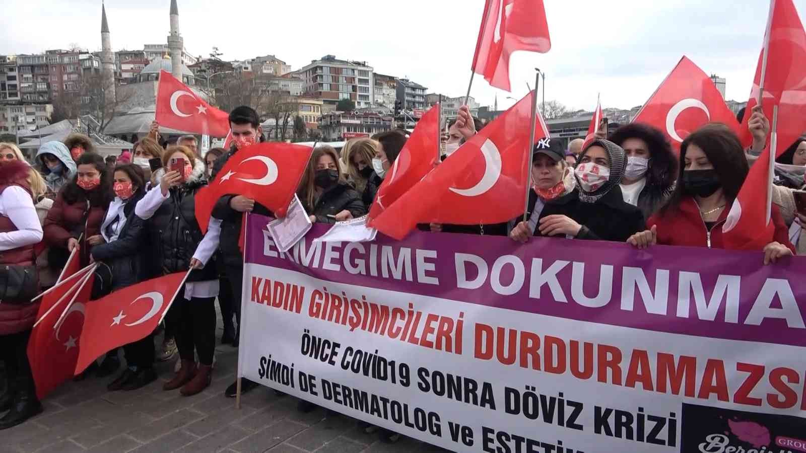 Danıştay tarafından verilen karar sonrası güzellik salonlarında fotoepilasyon cihazlarının kullanımının yasaklanmasına karşı Türkiye’nin dört bir ...