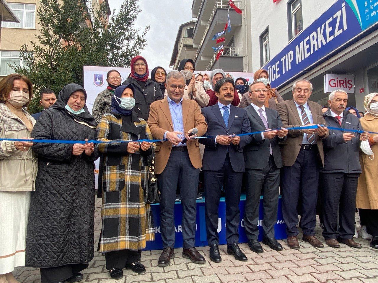 Üsküdar Belediyesi tarafından hayata geçirilen Üsküdar Sanat ve Meslek Eğitimi Kurslarının (ÜSMEK) 16’ncısı Küplüce’de açıldı. Açılış programına ...