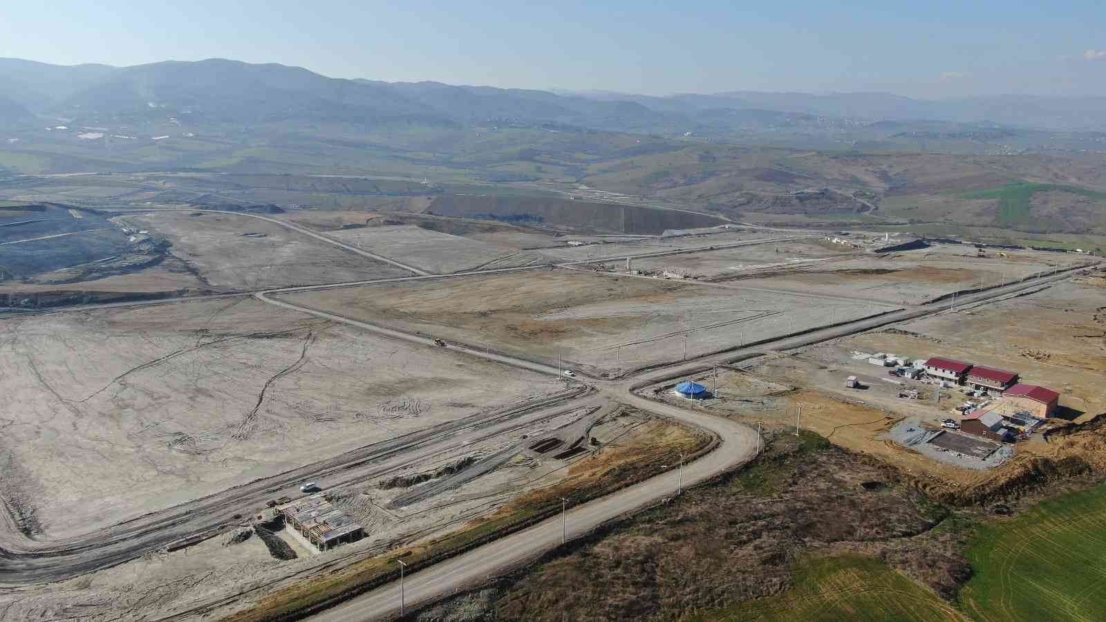 Yalova Makine İhtisas OSB, kuracağı barajla sanayinin su ihtiyacını karşılarken; yüzer güneş enerji santraliyle de fabrikalara elektrik ...