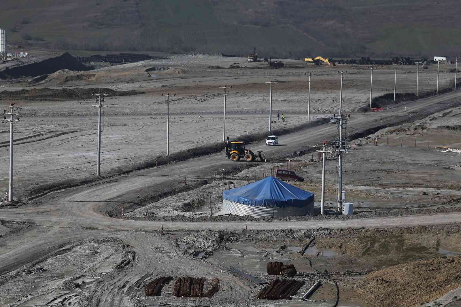 Yalova Makine İhtisas OSB, kuracağı barajla sanayinin su ihtiyacını karşılarken; yüzer güneş enerji santraliyle de fabrikalara elektrik ...