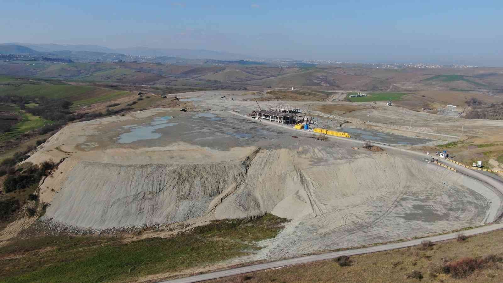 Yalova Makine İhtisas OSB, kuracağı barajla sanayinin su ihtiyacını karşılarken; yüzer güneş enerji santraliyle de fabrikalara elektrik ...