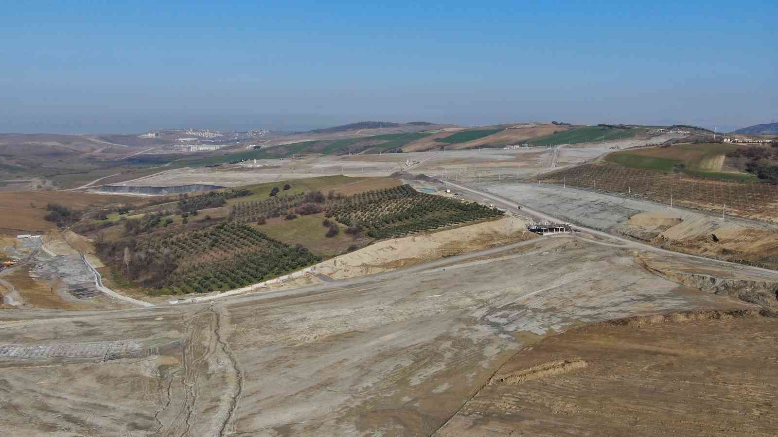 Yalova Makine İhtisas OSB, kuracağı barajla sanayinin su ihtiyacını karşılarken; yüzer güneş enerji santraliyle de fabrikalara elektrik ...