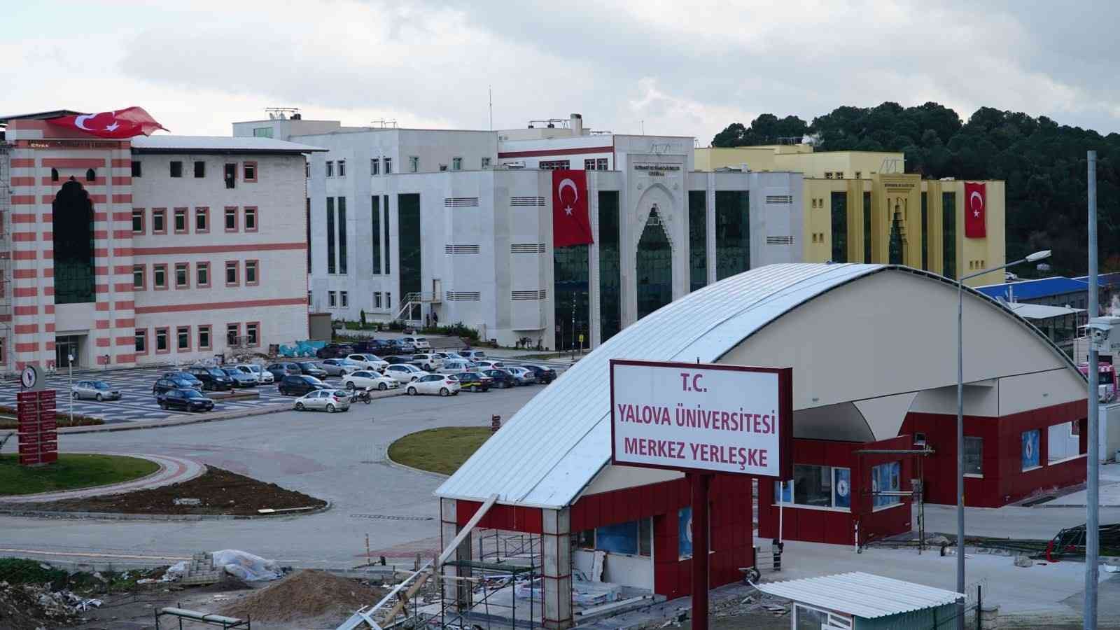 Yalova Üniversitesi Rektörü Prof. Dr. Suat Cebeci, kampüste planladıkları Çatı Üzeri Güneş Enerjisi Projesiyle enerji ihtiyaçlarının yüzde 45’ini ...