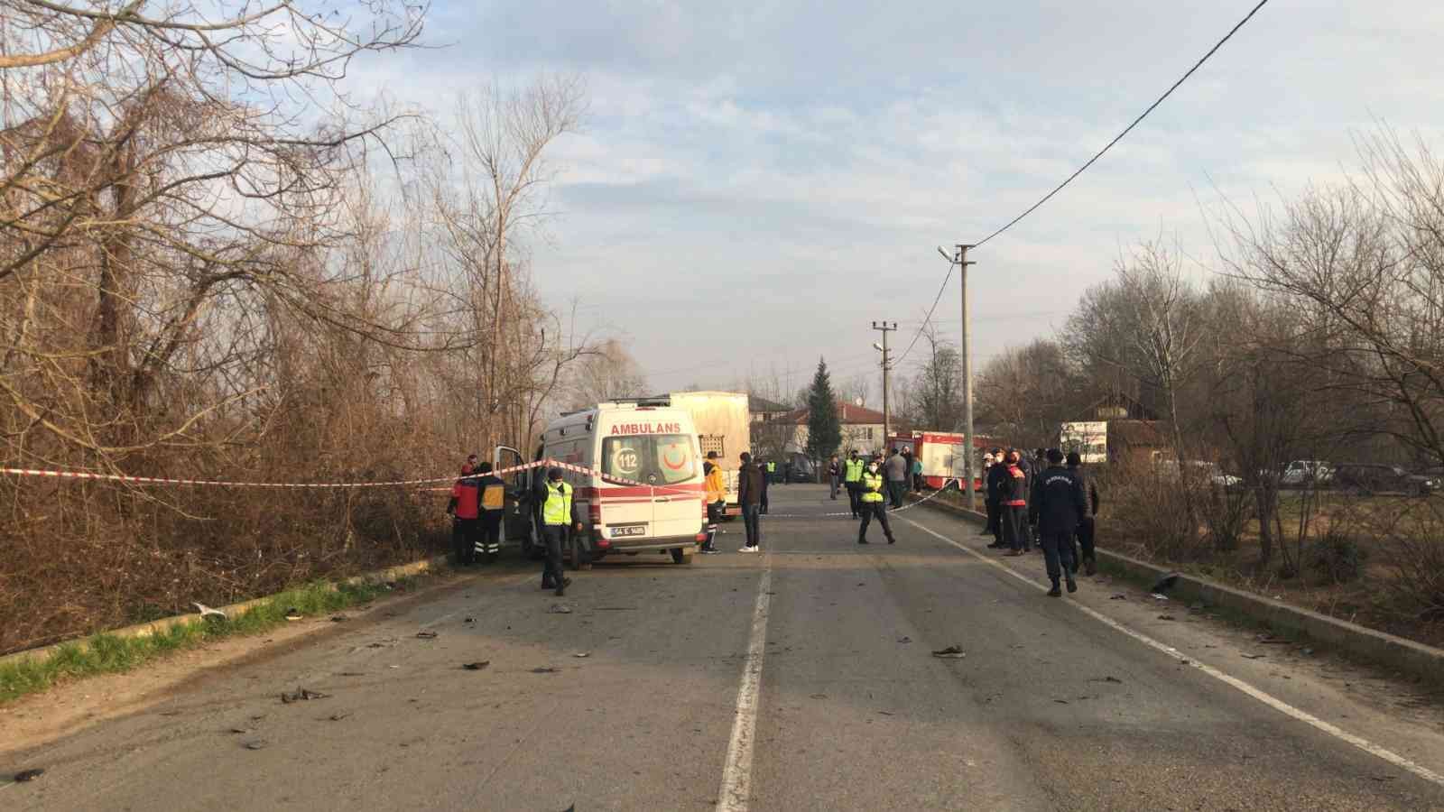 Sakarya’nın Akyazı ilçesinde yola dökülen çamurun sebep olduğu iddia edilen trafik kazasında işten çıkarak motosikleti ile evine gitmek istediği ...