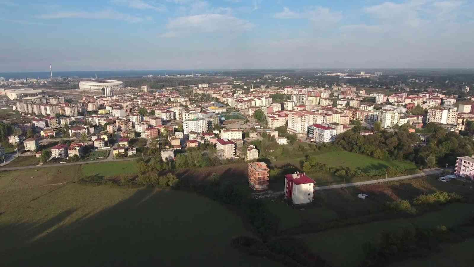 Son dönemlerde artışa geçen konut fiyatları sebebiyle gayrimenkul yatırımcılarının yeni rotası arsa ve arazi yatırımı olmaya başladı. Özellikle ...