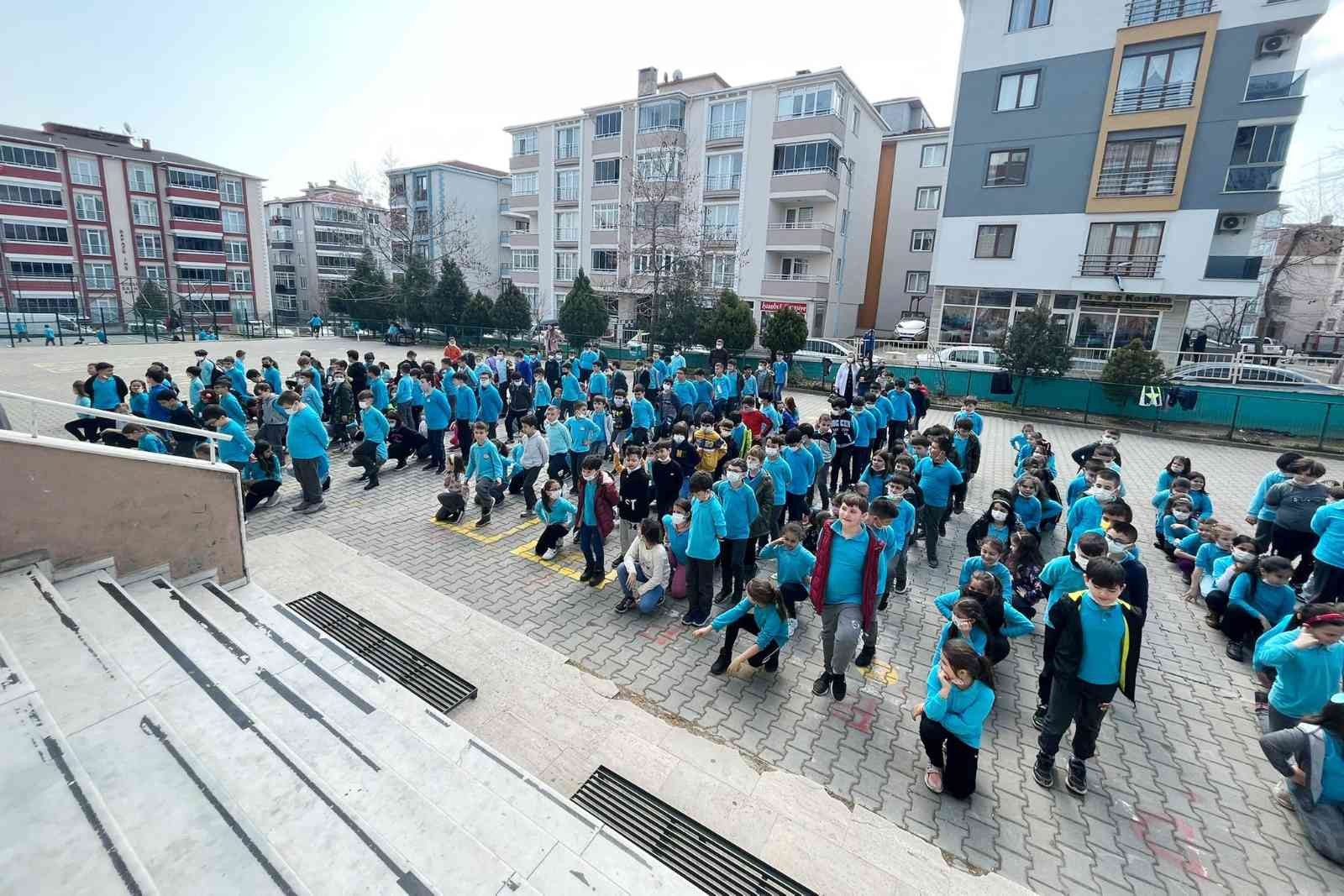 Tekirdağ’da bin 920 öğrenci, 23 Nisan’ı Trakya Yöresine ait ‘kasap havası’ oyunuyla kutlayacak Süleymanpaşa Belediyesi ve Süleymanpaşa İlçe Milli ...