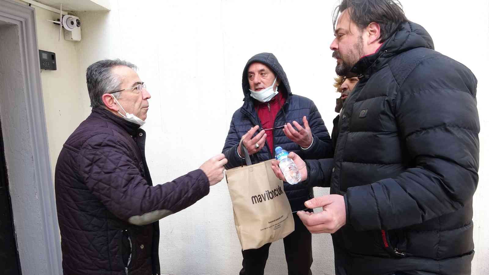 Bursa’da 3 bin kişinin yaşadığı sitede paralarla kaçtığı iddia edilen eski yönetici; site yönetimine gitti tartışma çıktı. Doğalgaz faturaları ...