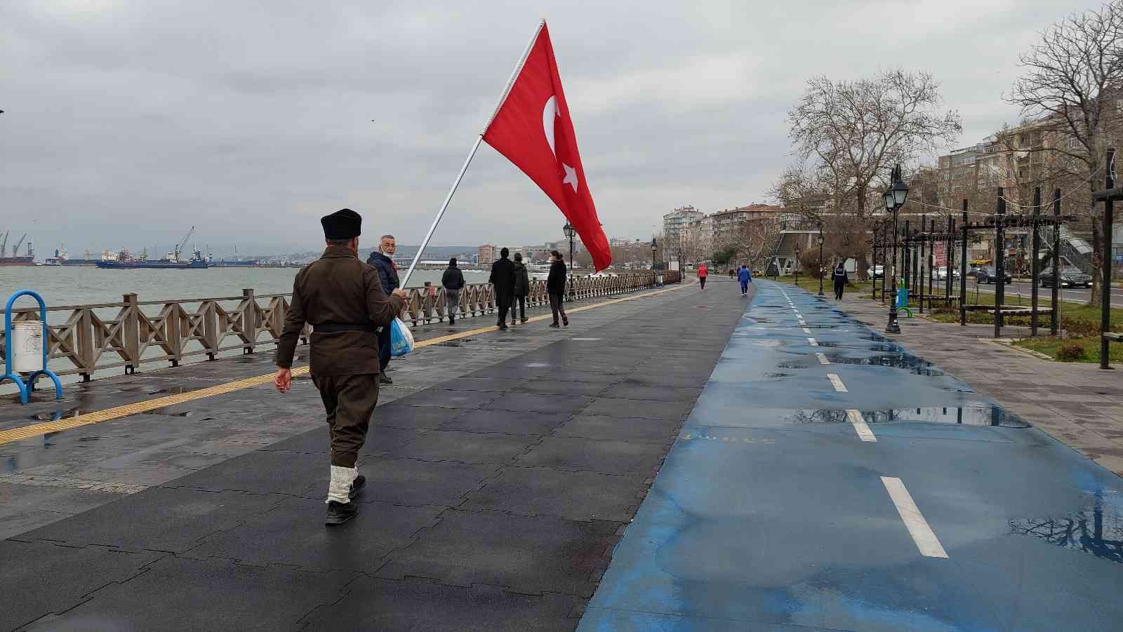 Çanakkale şehitleri için Türk bayrağıyla İstanbul’dan yola çıkan Saffet Gümüş, 4 günde Tekirdağ’a ulaştı. 55 yaşındaki Tokat 15’liler Derneği ...