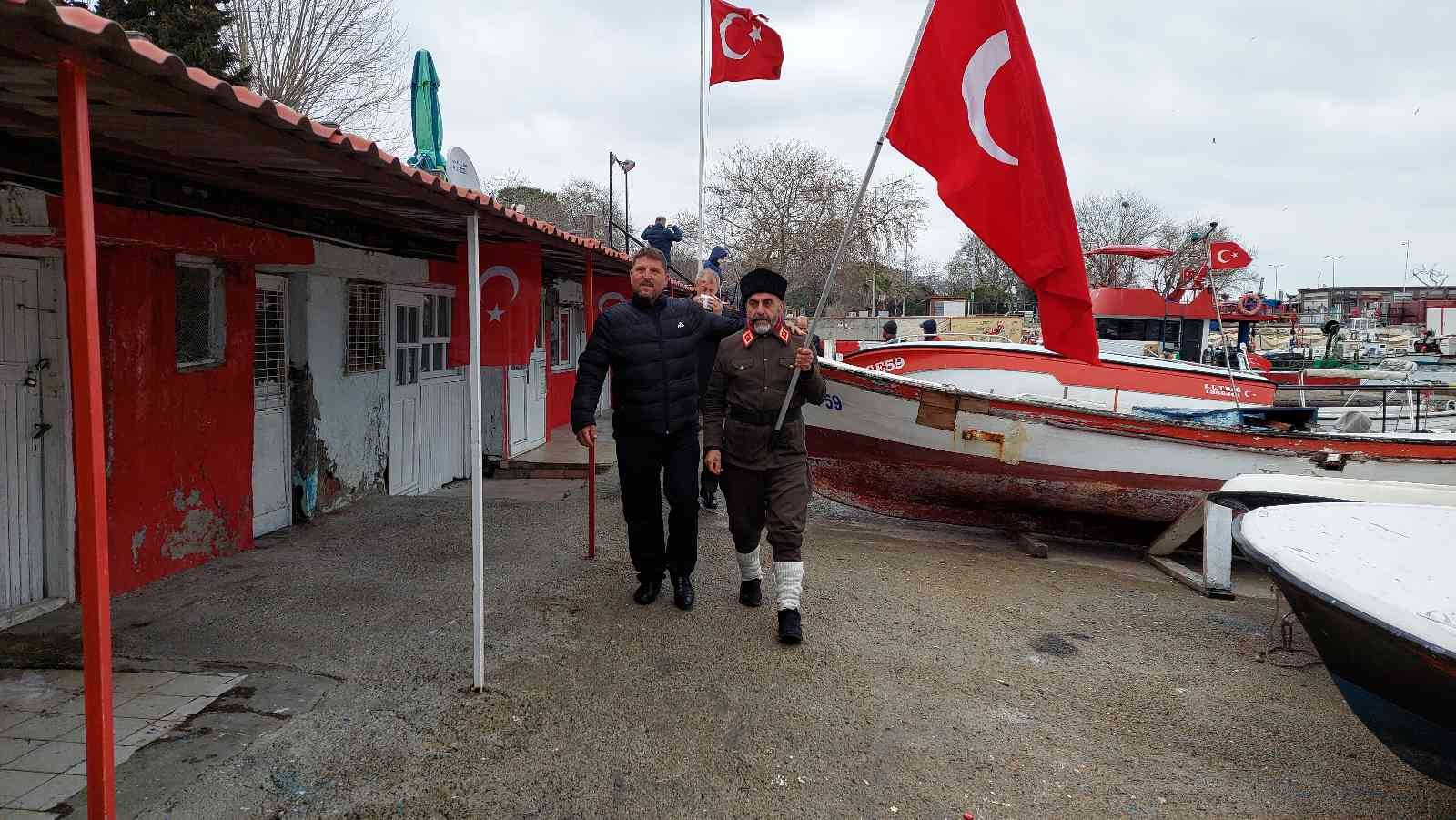 Çanakkale şehitleri için Türk bayrağıyla İstanbul’dan yola çıkan Saffet Gümüş, 4 günde Tekirdağ’a ulaştı. 55 yaşındaki Tokat 15’liler Derneği ...