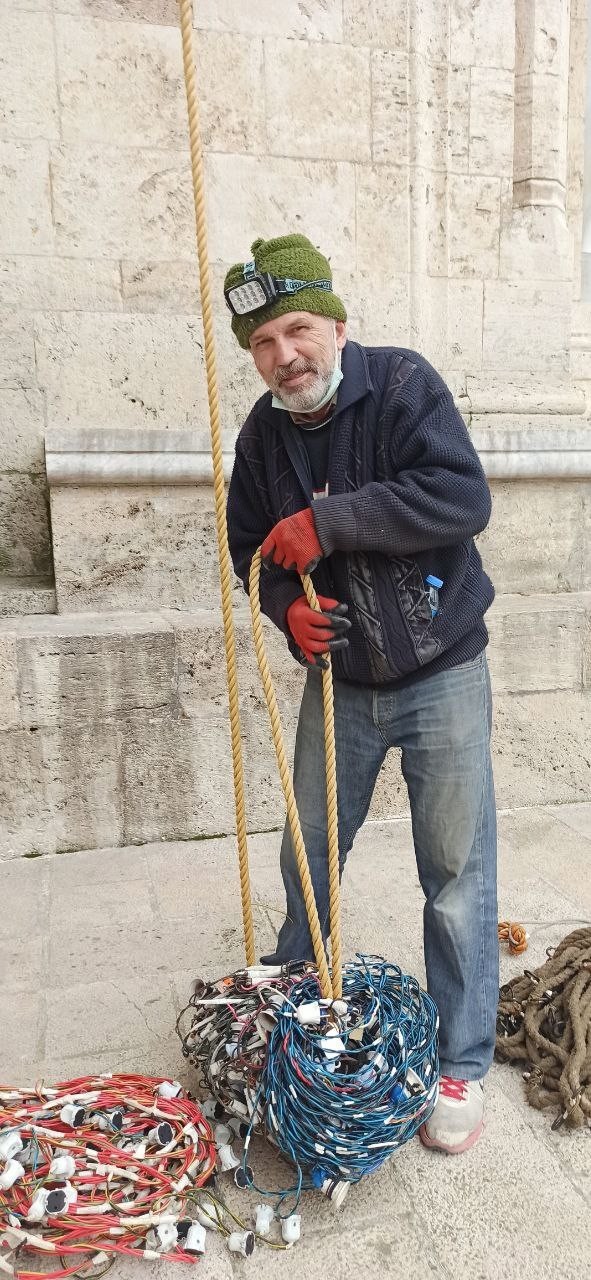 İslamiyetin en büyük 5 mabedi arasında gösterilen 623 yıllık Bursa Ulu Cami’ye Ramazan mahyası asılmaya başlandı. Bu yıl iman, istikamet ve ...