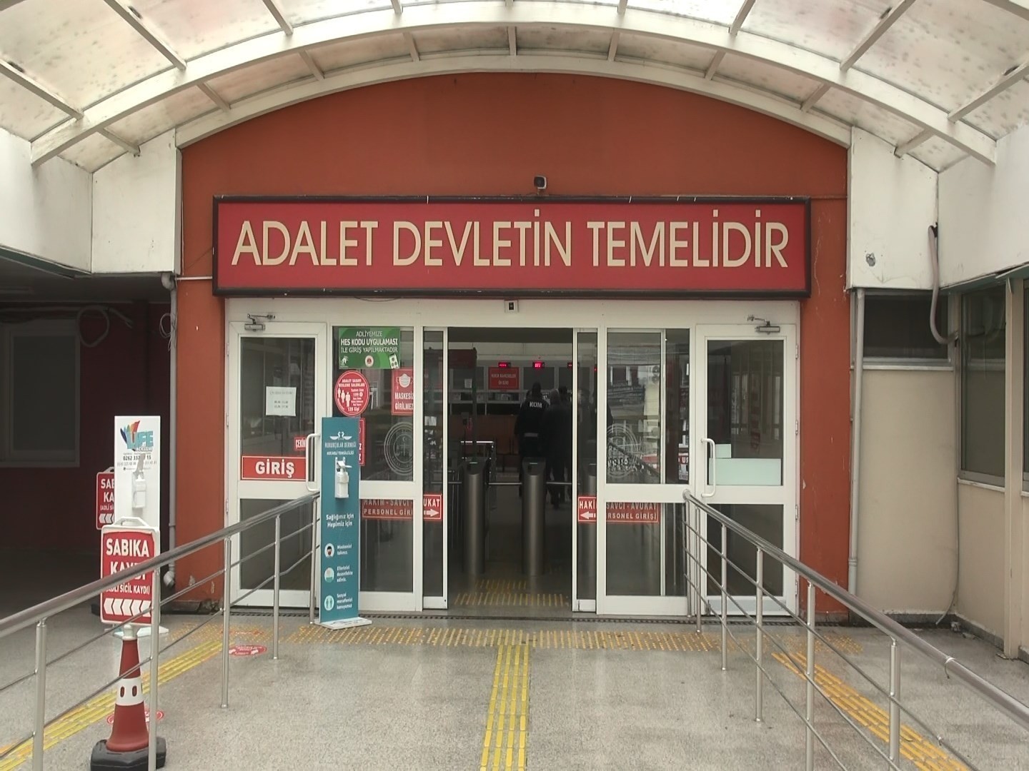 Kocaeli’de ağabeyinin 7 yaşındaki torununa cinsel istismar uyguladığı iddiasıyla yargılanan 60 yaşındaki sanık, delil yetersizliğinden beraat ...