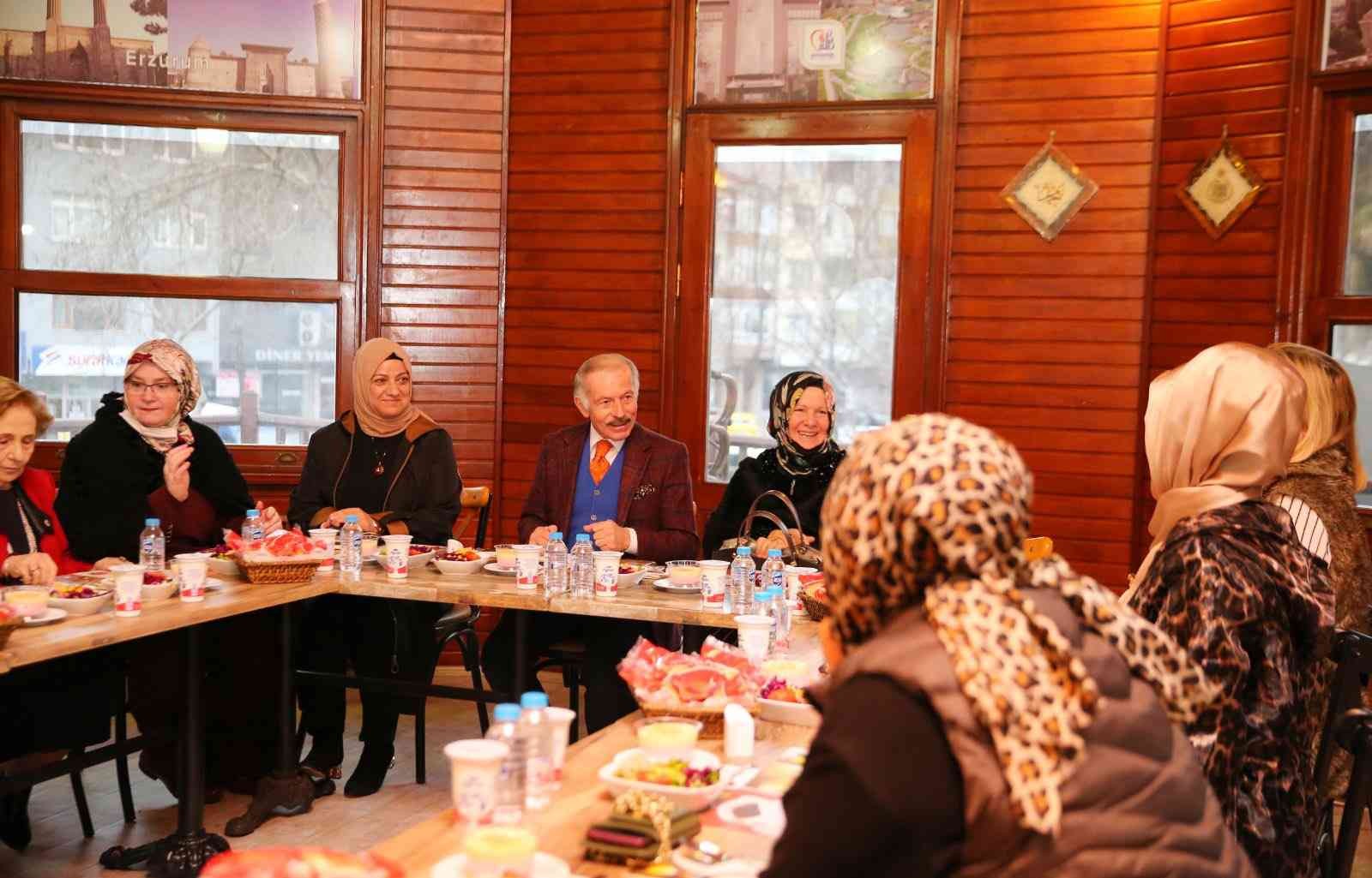 Bayrampaşa Belediyesi, 8 Mart Dünya Emekçi Kadınlar Günü münasebetiyle ilçedeki kadınların onuruna özel bir program düzenledi. Bayrampaşalı ...