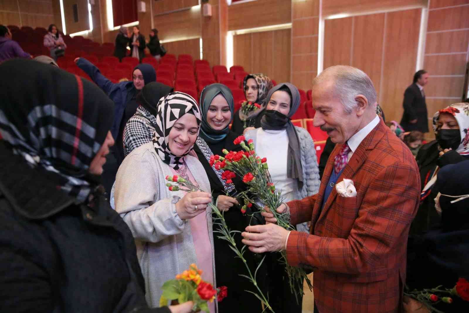 Bayrampaşa Belediyesi, 8 Mart Dünya Emekçi Kadınlar Günü münasebetiyle ilçedeki kadınların onuruna özel bir program düzenledi. Bayrampaşalı ...