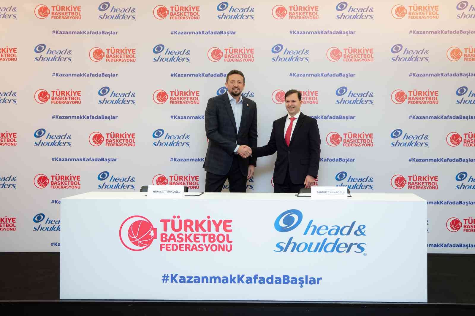 Türkiye Basketbol Federasyonu Başkanı Hidayet Türkoğlu ve P&G Türkiye, Kafkasya ve Orta Asya Yönetim Kurulu Başkanı Tankut Turnaoğlu’nun ...