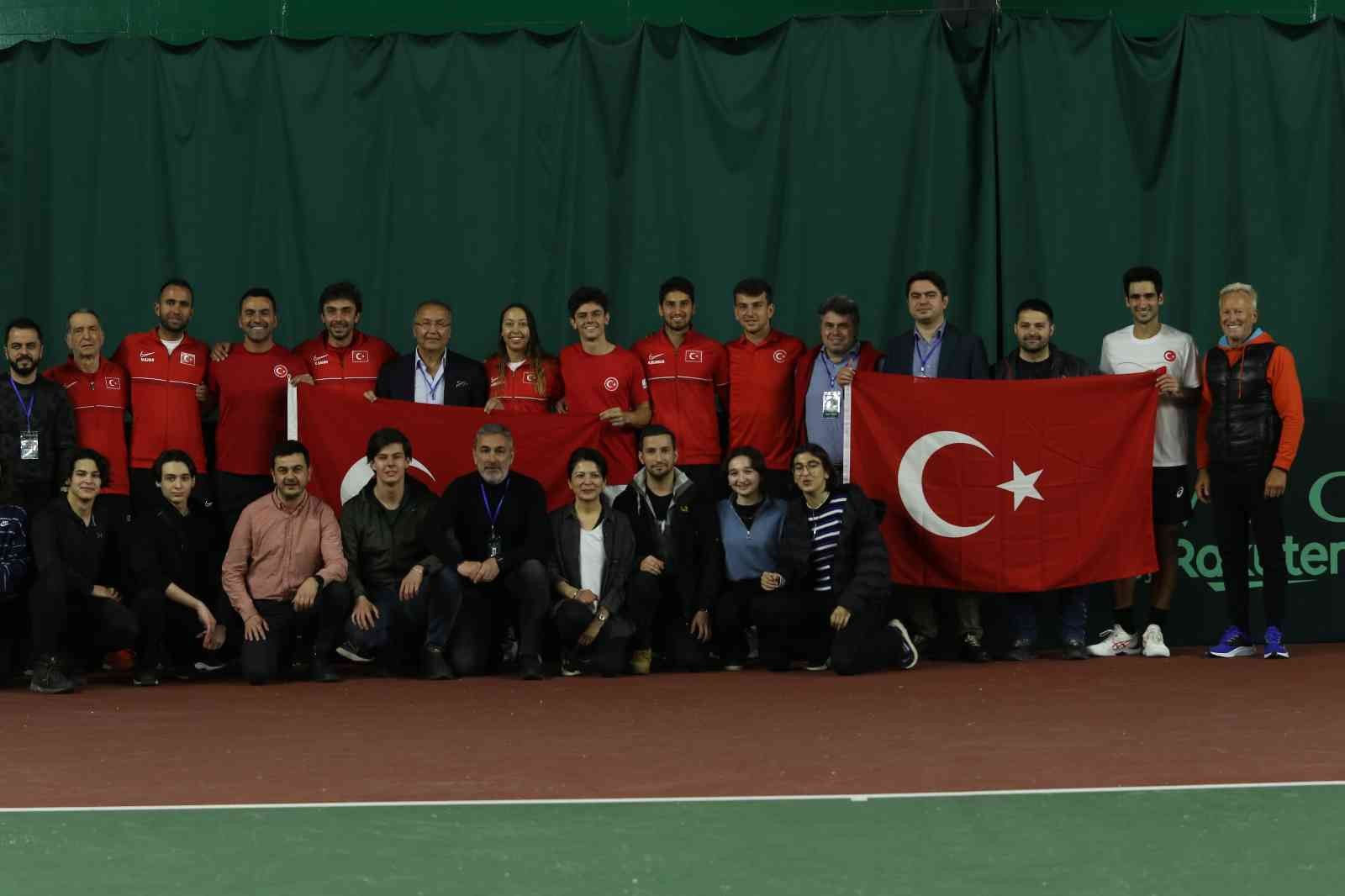 A Milli Erkek Tenis Takımı, 4-5 Mart tarihlerinde Özbekistan’ın başkenti Taşkent’te düzenlenen Davis Cup Dünya Grubu I Play-Off serisinde ...