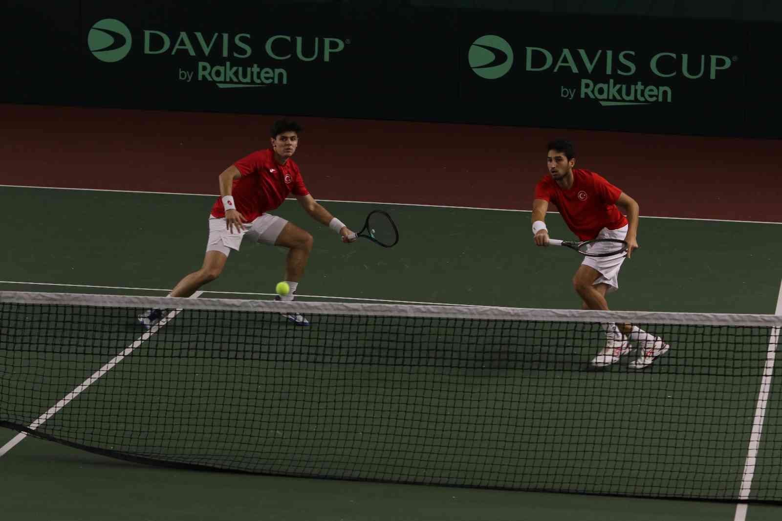 A Milli Erkek Tenis Takımı, 4-5 Mart tarihlerinde Özbekistan’ın başkenti Taşkent’te düzenlenen Davis Cup Dünya Grubu I Play-Off serisinde ...