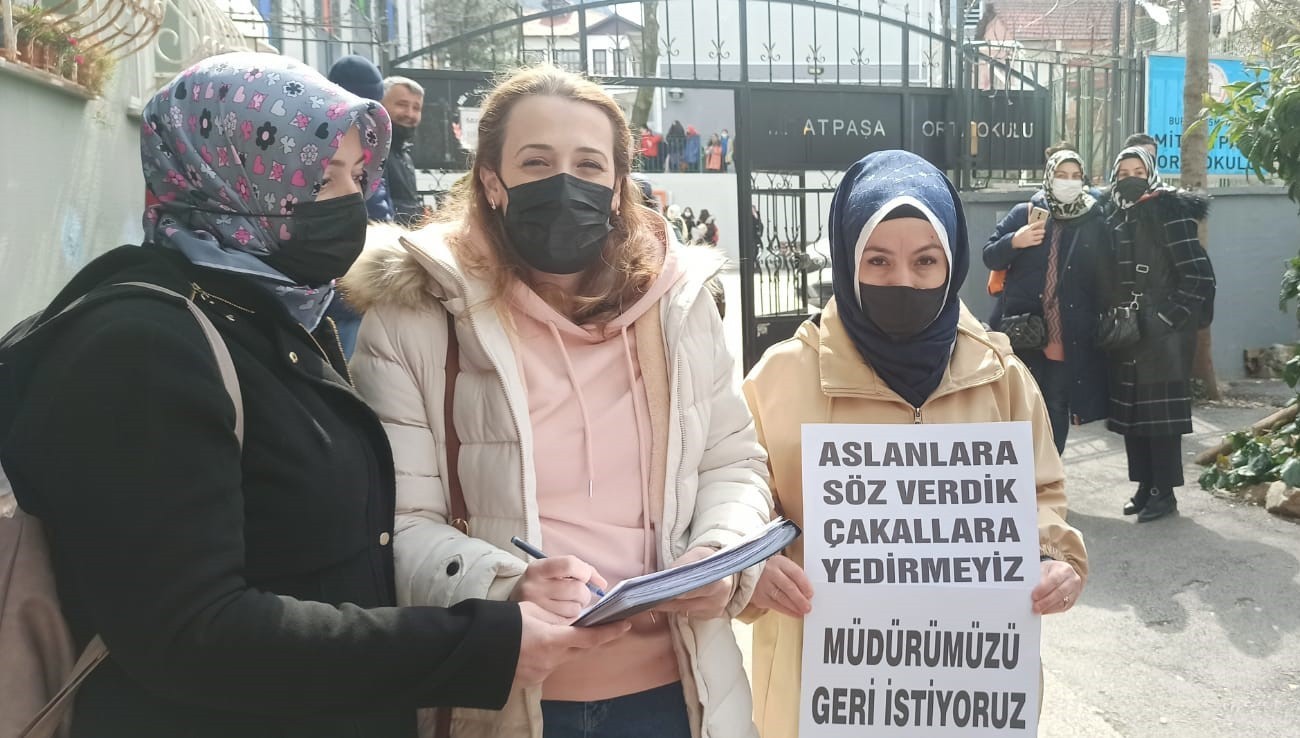 Bursa’da bazı velilerin ve öğrencilerin talebi üzerine okuldaki öğrencilerin oturma düzeninde değişiklik yaptıktan sonra görevden alınan okul ...