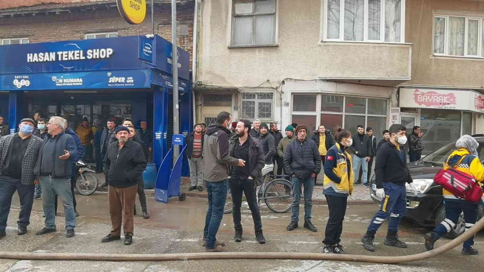 Bursa’nın İnegöl ilçesinde meydana gelen olayda 2 katlı ahşap bina alev alev yandı. Yangın saat 09.00 sıralarında Orhaniye mahallesi Mesudiye ...