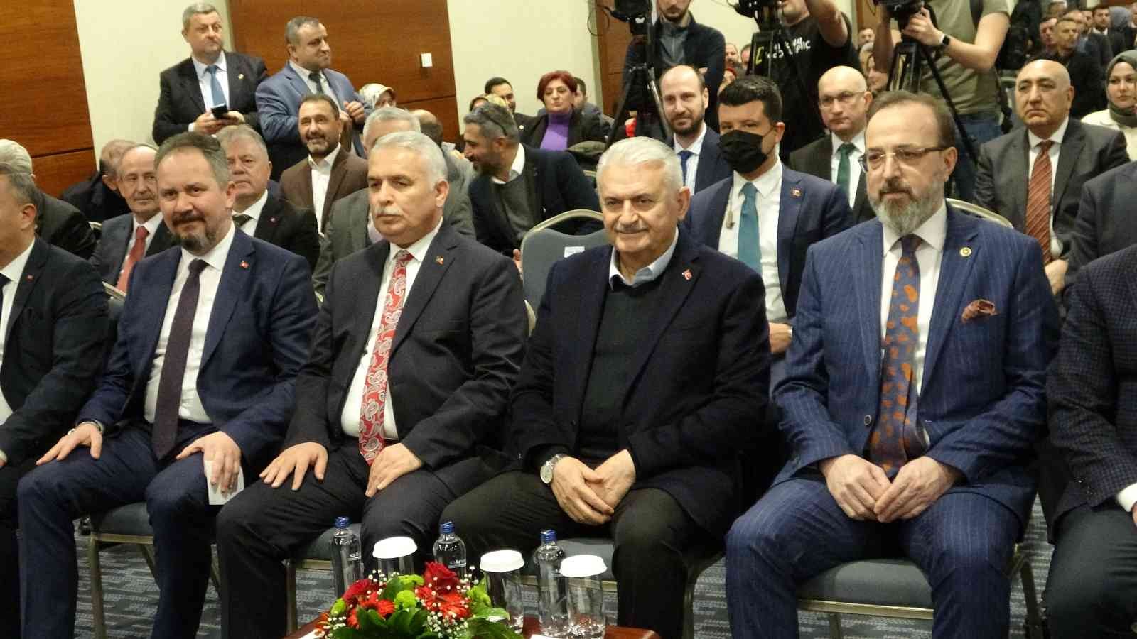 Adalet ve Kalkınma Partisi (AK Parti) Genel Başkan Vekili Binali Yıldırım, partisinin Tekirdağ İl Başkanlığı’nca Çorlu’da düzenlenen toplantıda ...