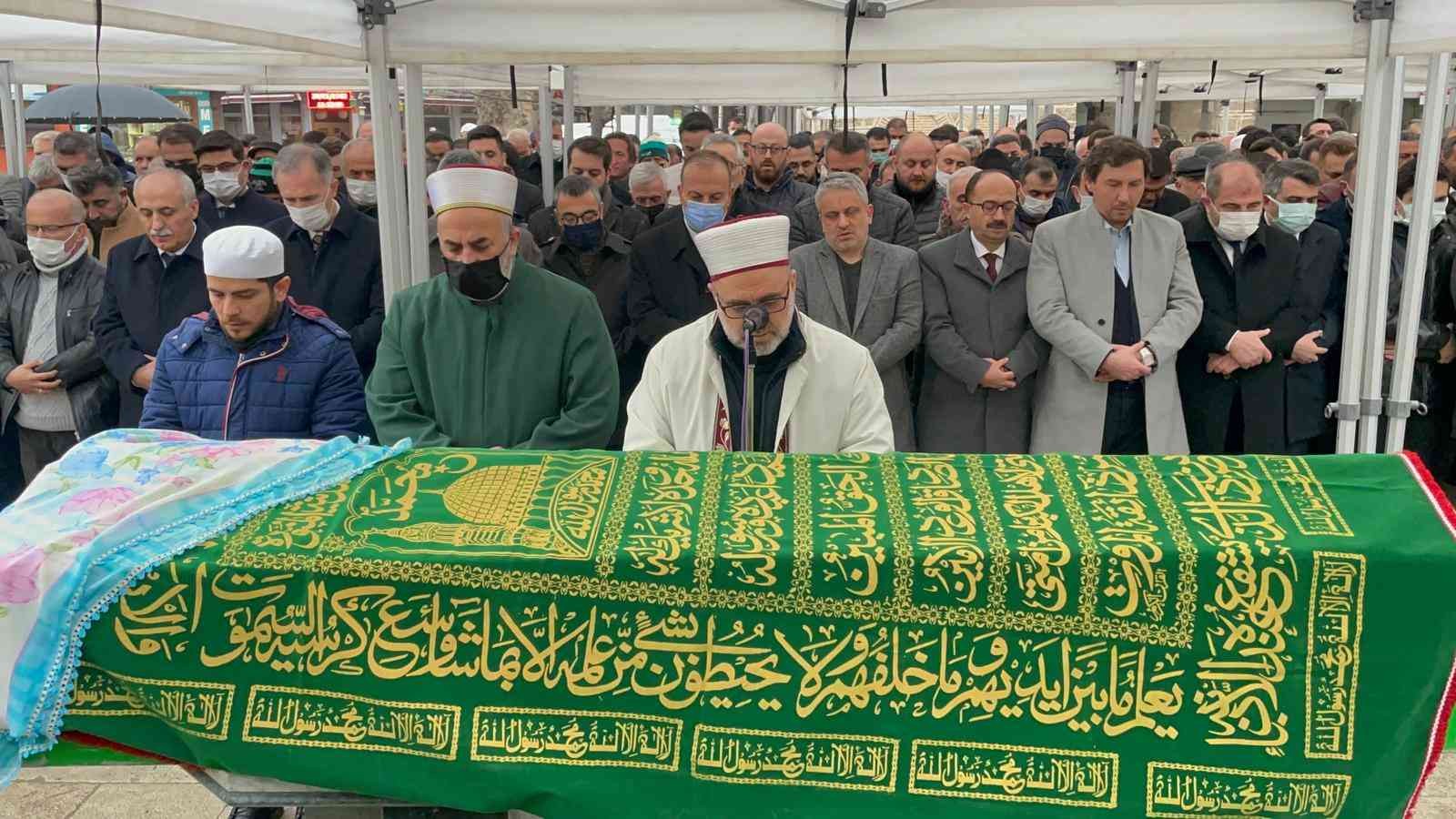 AK Parti MKYK üyesi ve Bursa İl eski Başkanı Ayhan Salman’ın annesi Gülten Salman (80) vefat etti. Merhumenin cenazesi İshakpaşa Camii’nde ikindi ...