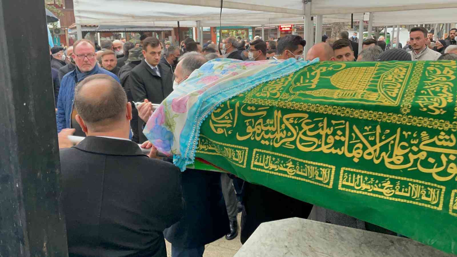 AK Parti MKYK üyesi ve Bursa İl eski Başkanı Ayhan Salman’ın annesi Gülten Salman (80) vefat etti. Merhumenin cenazesi İshakpaşa Camii’nde ikindi ...