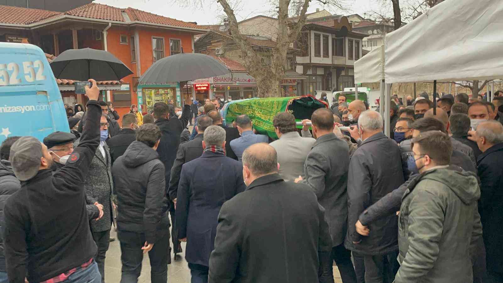 AK Parti MKYK üyesi ve Bursa İl eski Başkanı Ayhan Salman’ın annesi Gülten Salman (80) vefat etti. Merhumenin cenazesi İshakpaşa Camii’nde ikindi ...